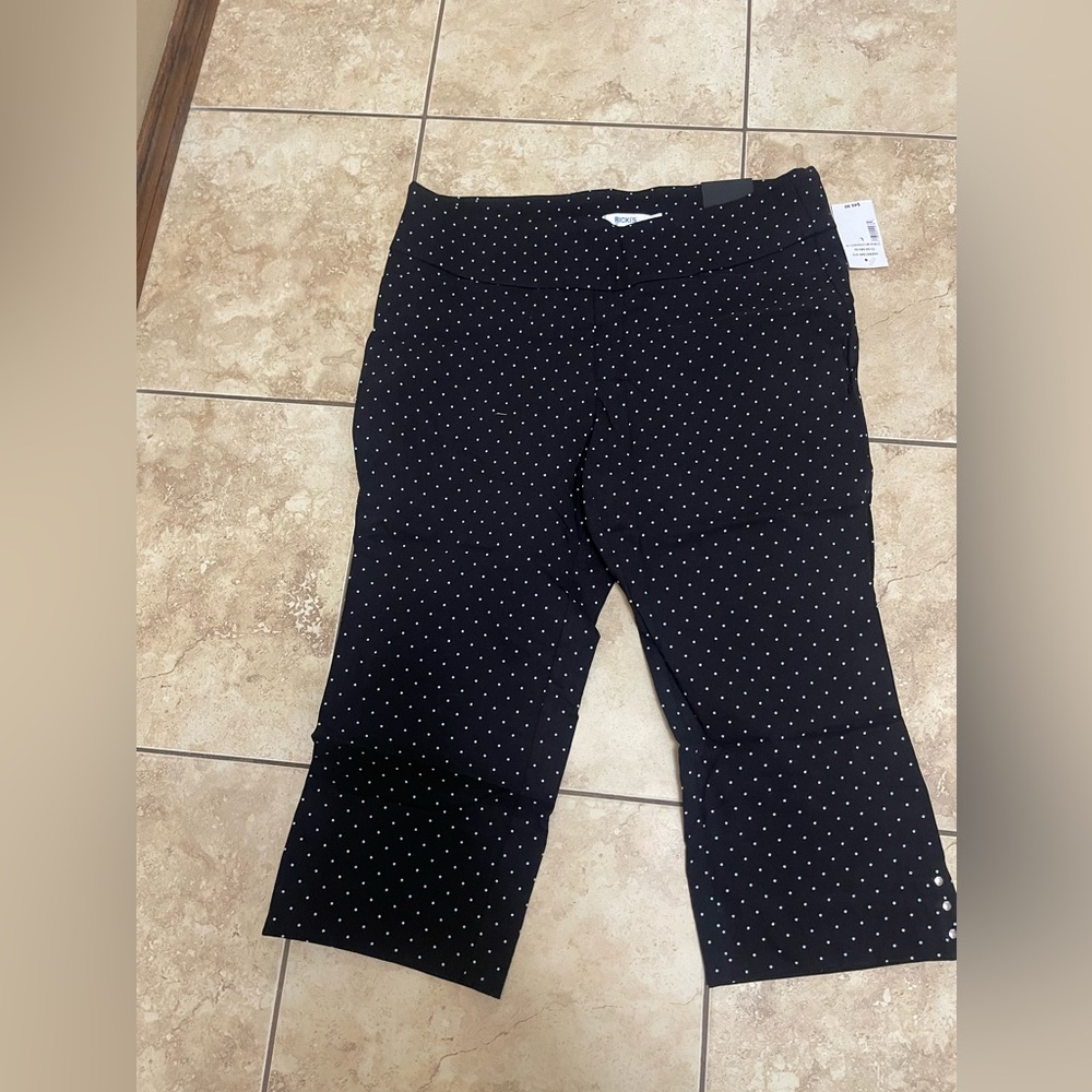 👻🎃CLEARANCE🎃👻 NWT Ricki’s capris